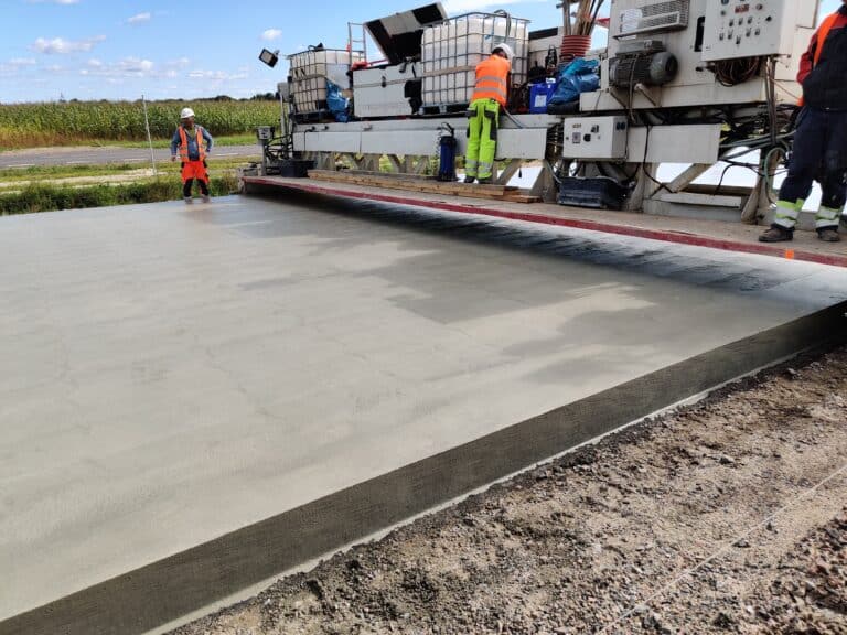 Trwa sprawdzanie nowych technologii w trakcie budowy odcinka S7