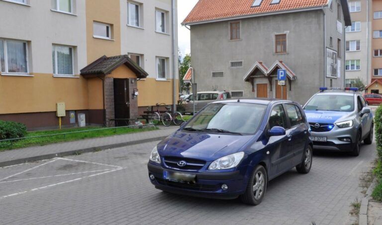 Auto potrąciło 7-letnią dziewczynkę. Dziecko trafiło do szpitala