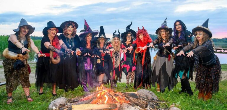 Miały odprawiać rytuały okultystyczne. Teraz pojawią się w znanym programie