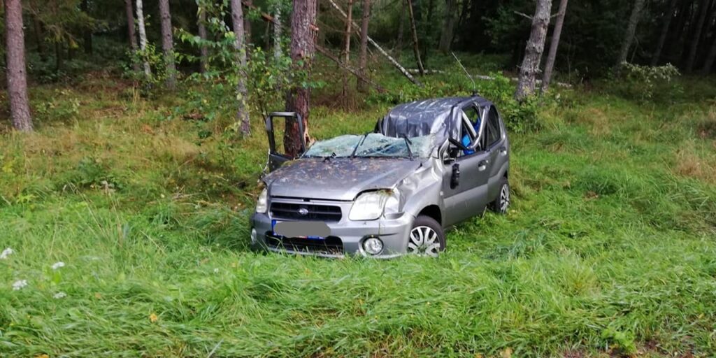 Wypadek samochodu osobowego. Dwie osoby w szpitalu wypadek Wiadomości