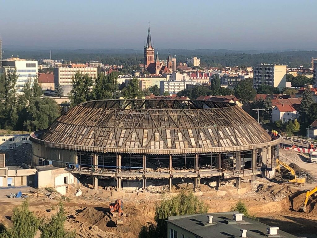 Zawaliła się kopuła Uranii? Zdjęcia z momentu kontrolowanego "runięcia" Wiadomości, Olsztyn