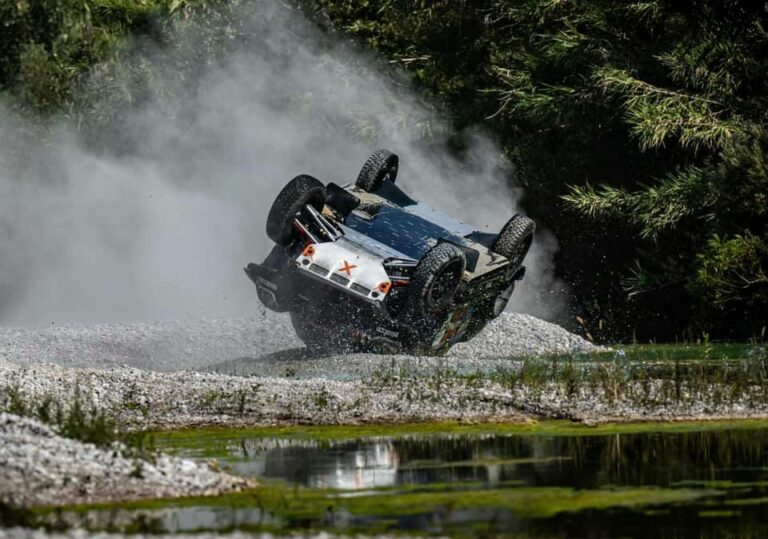 Krzysztof Hołowczyc miał wypadek w trakcie wyścigu