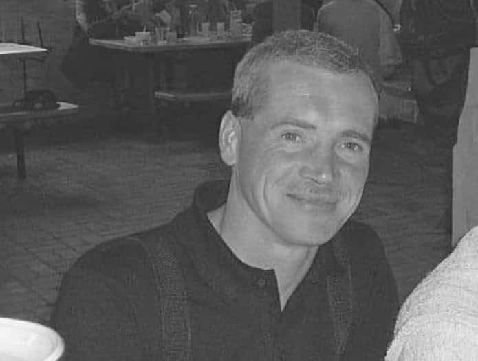 Były strażak dostał śmiertelny cios w głowę. W fotelu znalazł go brat