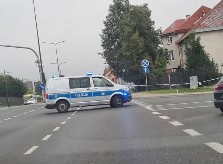 Ogromne korki. Al. Sikorskiego zablokowana. &bdquo;Latarnia wystrzeliła w powietrze&rdquo; [AKTUALIZACJA]