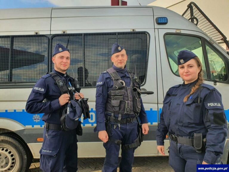 Był nieprzytomny i przestał oddychać. Policjanci uratowali mężczyznę podczas interwencji
