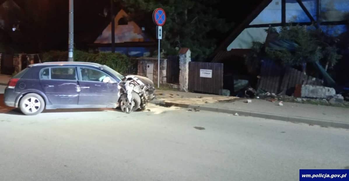 Pijany nastolatek uderzył autem w ogrodzenie wypadek Wiadomości, Olsztyn