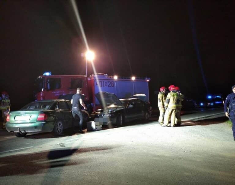 BMW zderzyło się z Audi. Do szpitala trafiła ciężarna