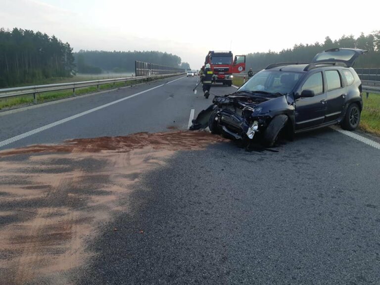 Z dużą prędkością wjechał w bariery energochłonne