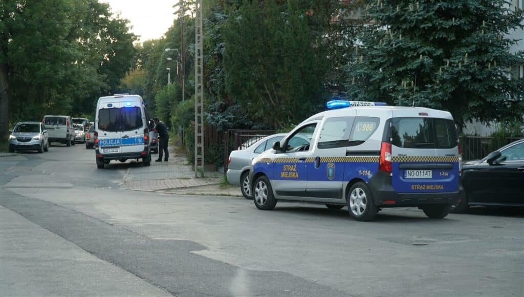 Rodzice przyjechali na zebranie do szkoły. Sąsiad wezwał służby, bo źle zaparkowali Wiadomości, Olsztyn