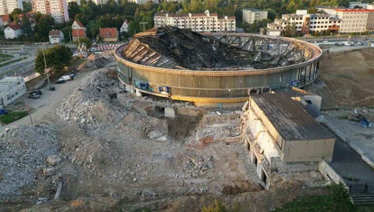 Ratusz przeprasza mieszkańc&oacute;w, kt&oacute;rzy przestraszyli się huku walącej się kopuły