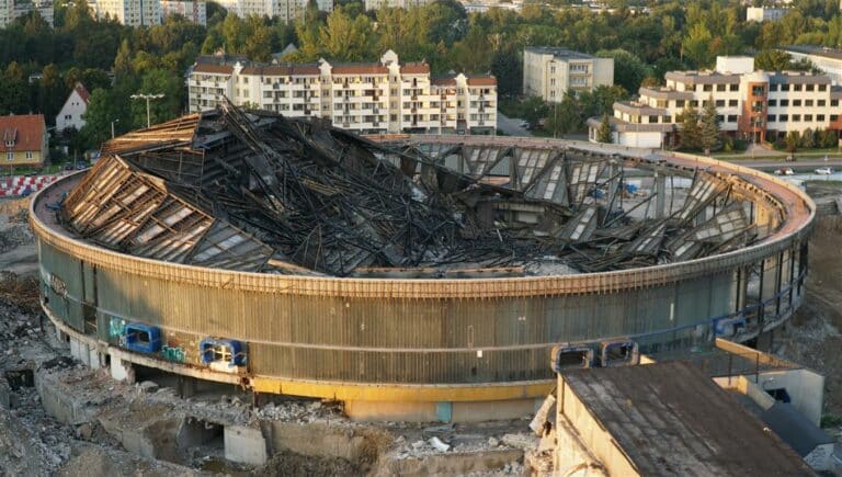 Zawalił się cały dach Hali Uranii?