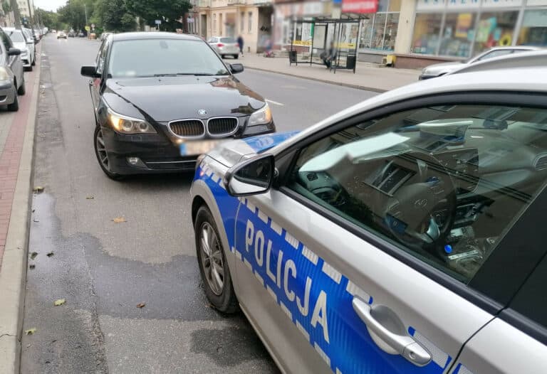 Z BMW prosto w kajdanki i do radiowozu. akcja policji na ul. Jagiellońskiej