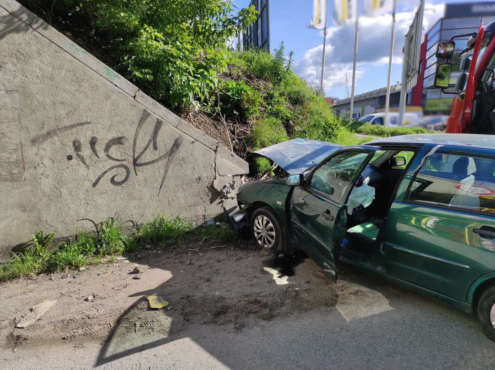 Pijany kierowca nie zauważył wiaduktu. Uderzył w niego zdarzenie drogowe Olsztyn, Wiadomości, zShowcase
