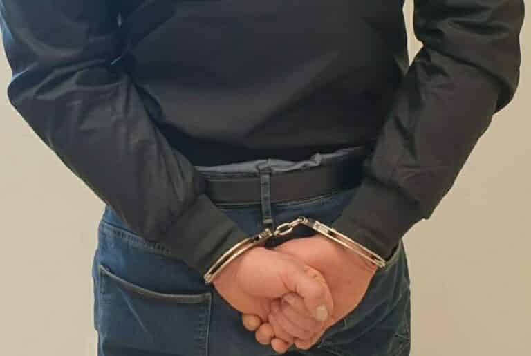 Pili piwo w miejscu zabronionym. Trafią do więzienia