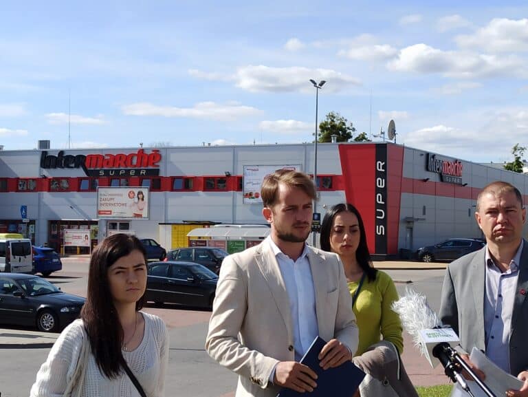 Byli tam poniżani i wyśmiewani? Łukasz Michnik przedstawił listę żądań wobec sklepu Intermarche