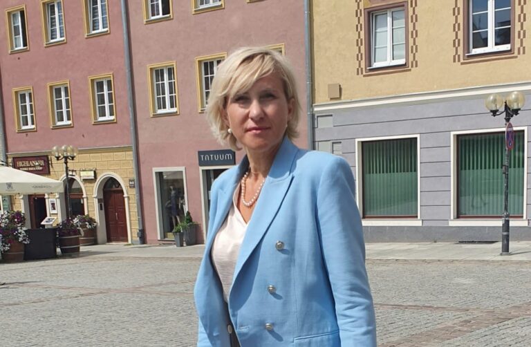 Posłanka Pasławska przypomina premierowi o 200 milionach złotych dla Warmii i Mazur