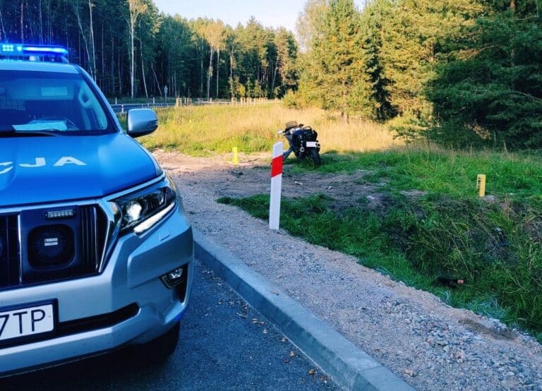 47-letni motocyklista uderzył w nasyp kolejowy. Przetransportowano go do szpitala helikopterem