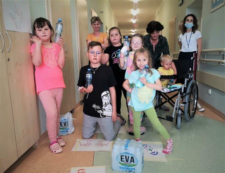 Oddaj stare butelki i puszki. Wspom&oacute;ż Szpital Dziecięcy w Olsztynie