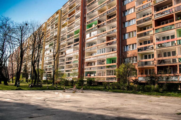 Mieszkania, na które nie ma chętnych. Jednym z powodów są… duchy?