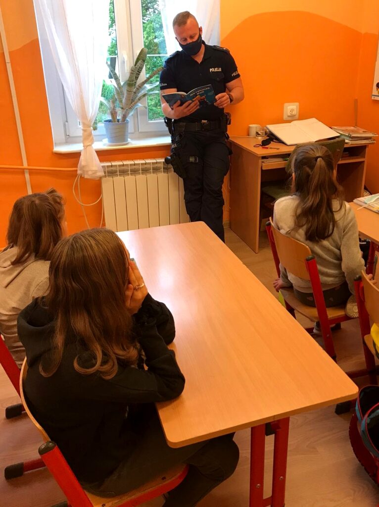 Policjanci z Warmii i Mazur ruszyli z nowym projektem edukacyjnym pn. „Profilaktyka Smyka”