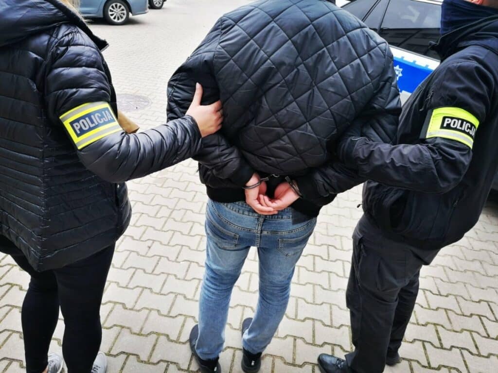 Dwa pościgi olsztyńskich policjantów za kurierami nielegalnych imigrantów Wiadomości