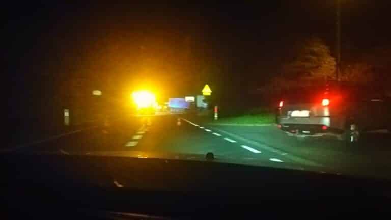 Wypadek na wylocie z Olsztyna. Pijana wjechała pod tira