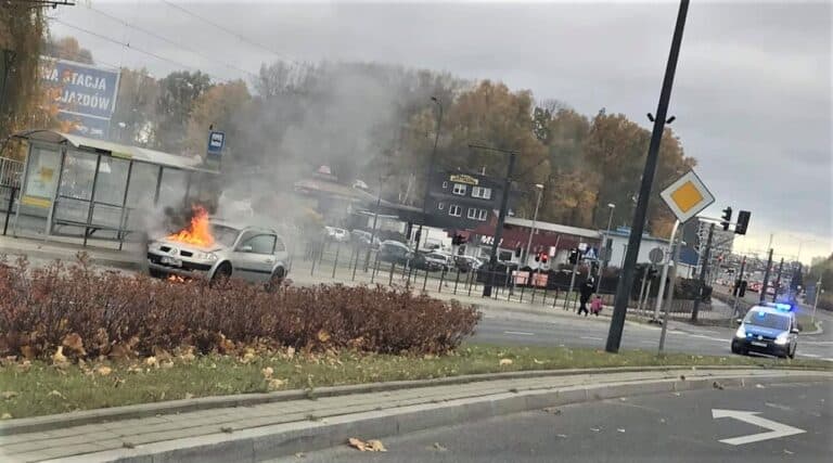 Pożar auta na al. Sikorskiego
