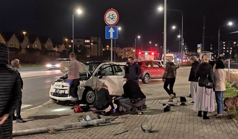 Pieszy potrącony na Jarotach w wyniku kolizji dwóch aut
