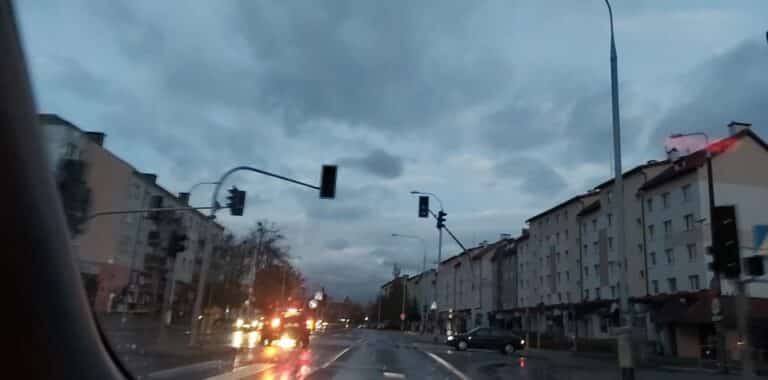 Jaroty, Zacisze i os. Generał&oacute;w bez prądu! Stoją tramwaje