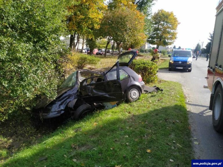 Kierowca uderzył w betonowy przepust