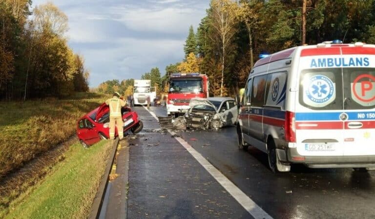 Kolizja 5 aut na drodze wyjazdowej z Olsztyna