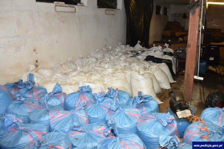 Zabezpieczyli ponad 4 tony nielegalnego tytoniu i zatrzymali 4 mężczyzn