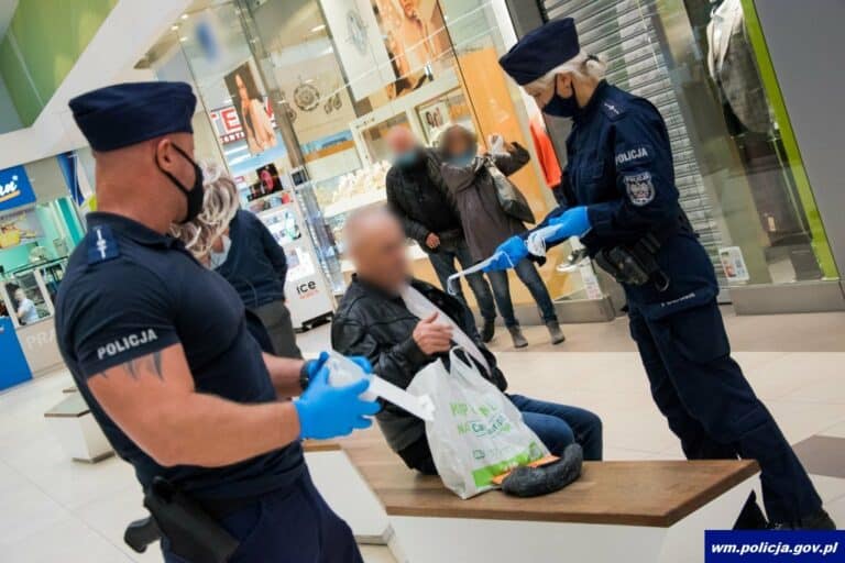 Wracają kontrole policyjne w centrach handlowych