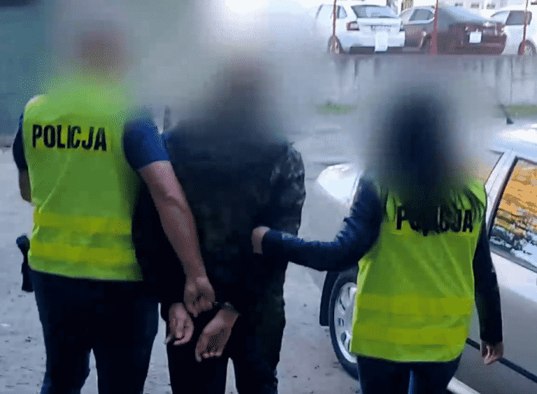 20-latek sponiewierał starszą panią w jej własnym mieszkaniu