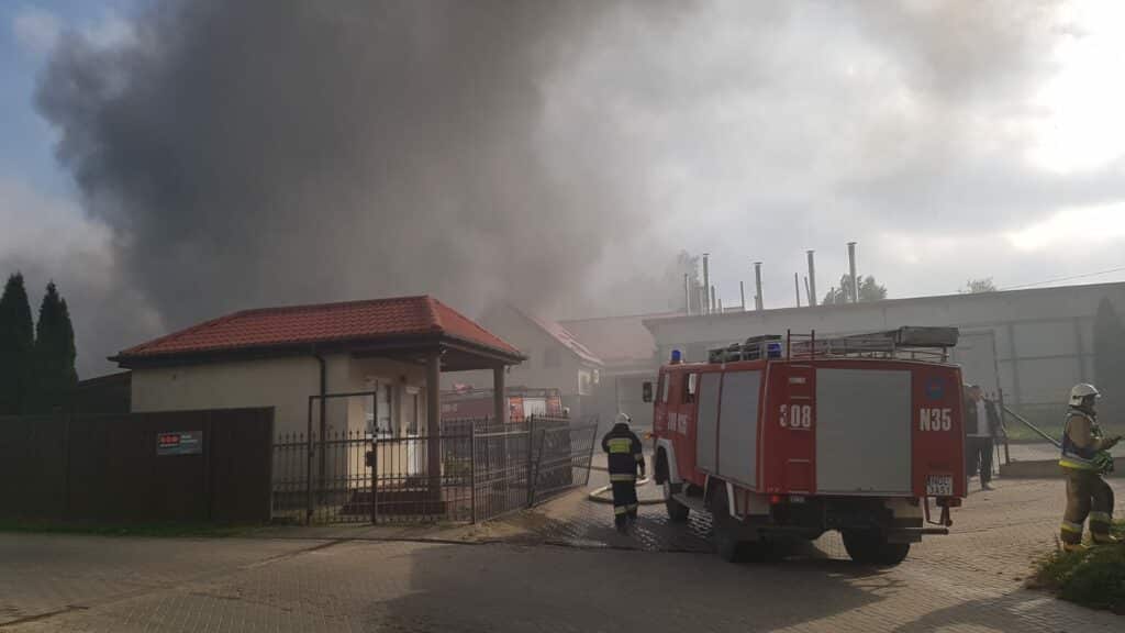 Kilkanaście jednostek straży pożarnej walczy z ogniem pożar Wiadomości, Olsztyn