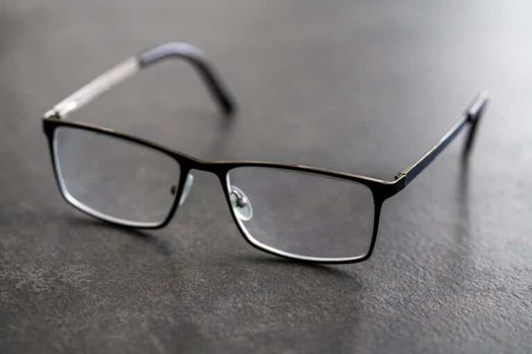 Jak dbać o okulary i jak naprawić uszkodzone okulary?