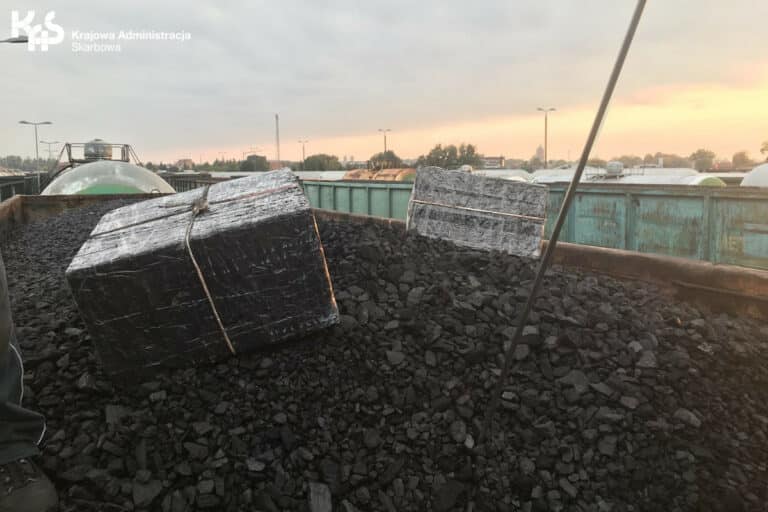 Nielegalne papierosy w ładunku rosyjskiego węgla