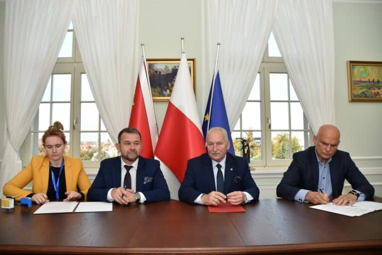 Marszałek z w&oacute;jtem wyremontują drogę wojew&oacute;dzką 538