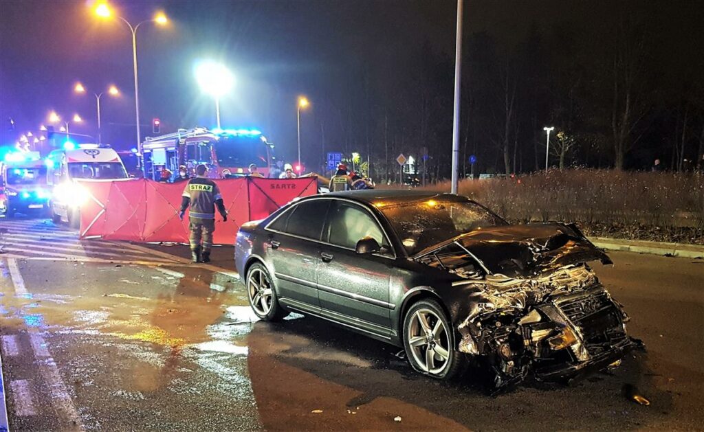 Zginęły dwie osoby. Policja szuka kierowcy Audi a8 wypadek Olsztyn, Wiadomości