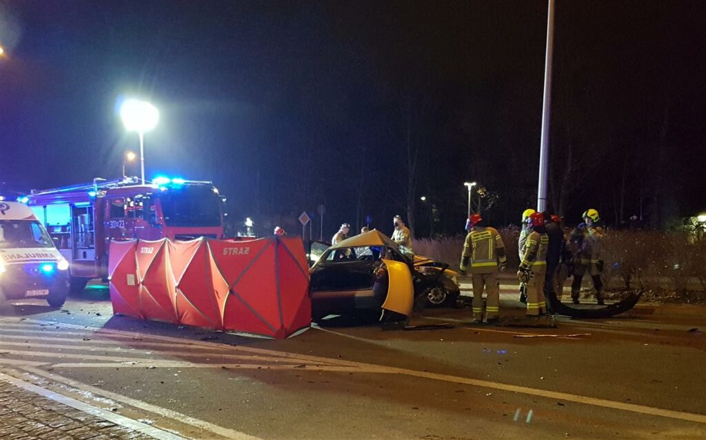 Zginęły dwie osoby. Policja szuka kierowcy Audi a8 wypadek Olsztyn, Wiadomości
