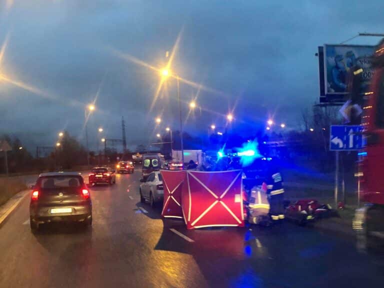 Policjant jadąc do pracy uratował życie kierowcy na ul. Sielskiej