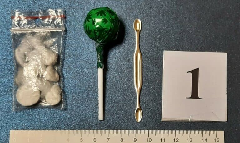 Temu kierowcy grożą 3 lata więzienia. Miał przy sobie lizaka, łyżeczkę i biały proszek