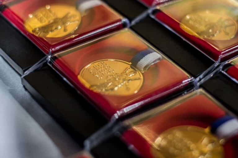 Biskup G&oacute;rzyński wręczył medale &bdquo;Prodesse auso&rdquo;