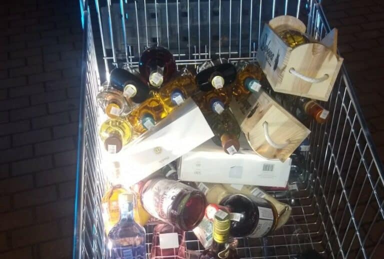 Miał 3 promile i w&oacute;zek pełny alkoholu. Coś jednak poszło nie tak