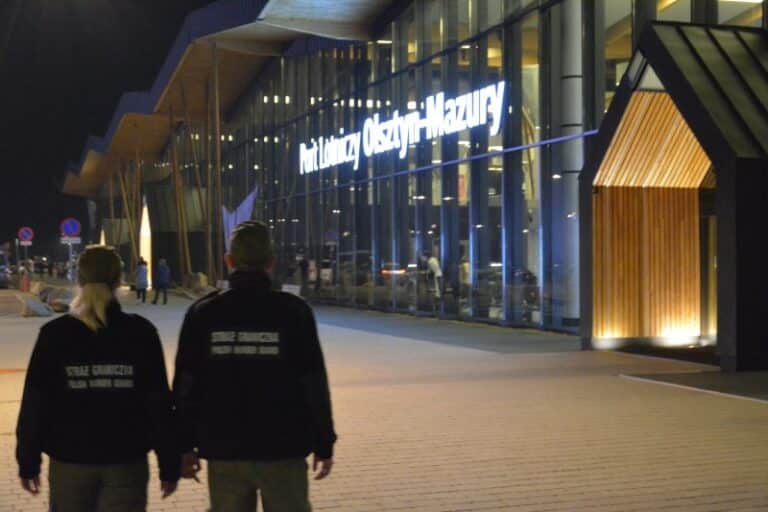 Członek zorganizowanej grupie przestępczej zatrzymany na lotnisku w Szymanach