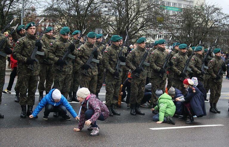 Grochówka i pokazy sprzętu. Obchody 11 Listopada w Olsztynie