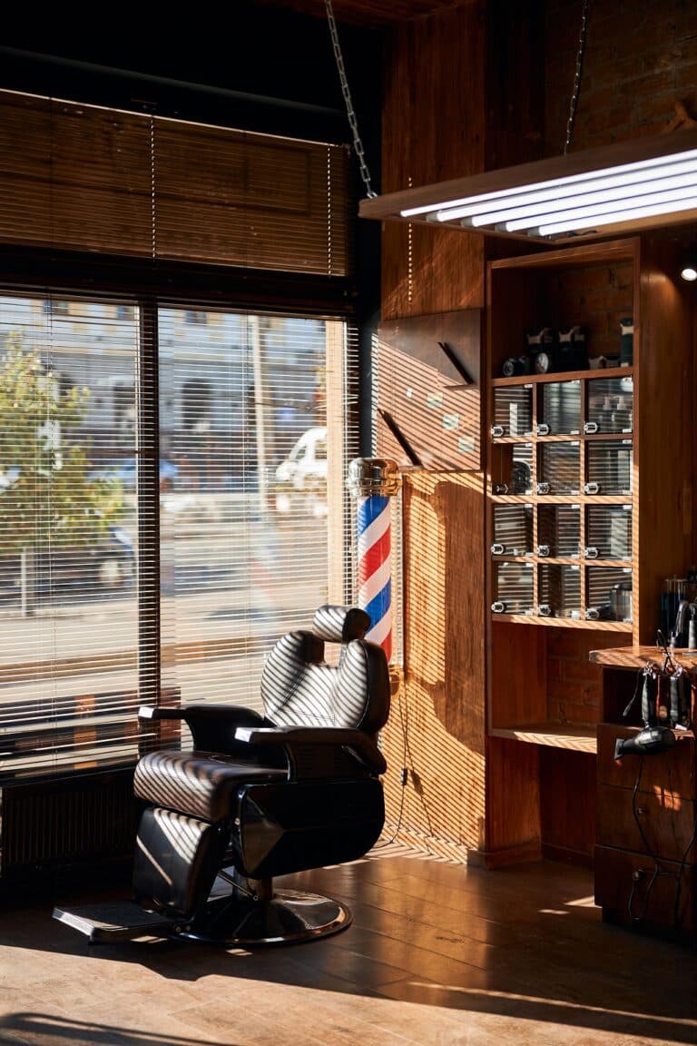 Salon barberski w stylu retro – jak go urządzić?