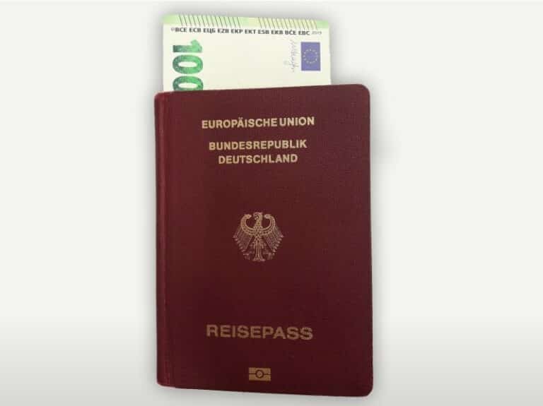 Obywatelka Niemiec pr&oacute;bowała przekupić funkcjonariusza Straży Granicznej
