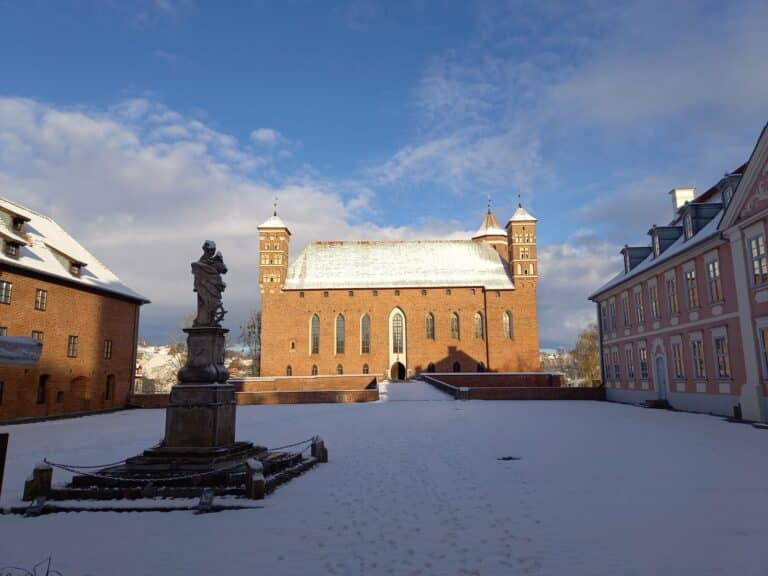 Oprócz pasterzy do Dzieciątka przyszła św. Agnieszka – nietypowy obraz bożonarodzeniowy w Lidzbarku Warmińskim