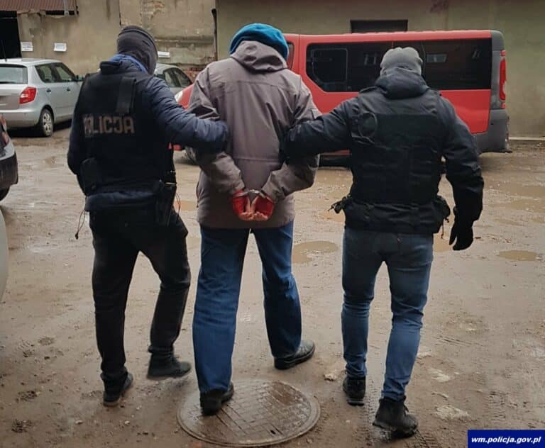 33-latek może mieć na sumieniu cztery małoletnie dziewczynki z Warmii i Mazur